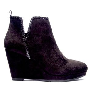 NWT Chinese Laundry volcano wedge bootie size 8